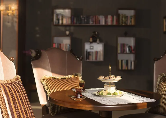 Asmira Royal Hotel *